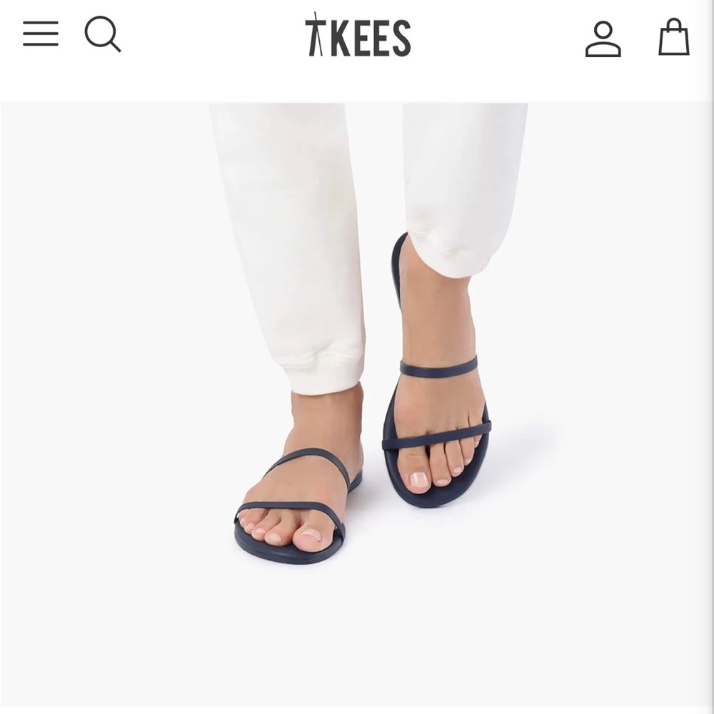 TKEES - size 8. Gemma style black Minimalist chic sandals.